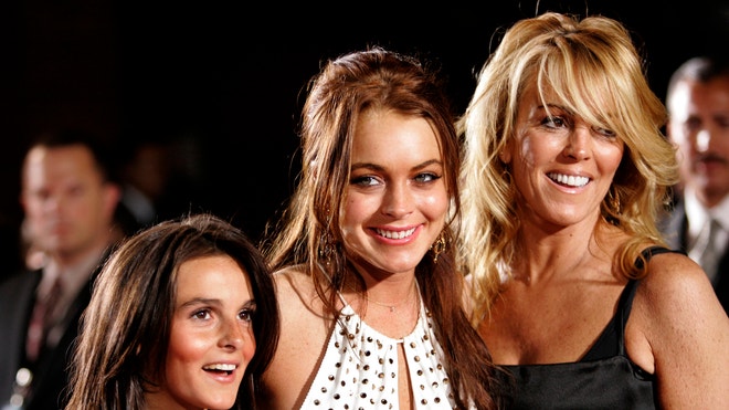 Dina Lohan 660 Reuters.JPG